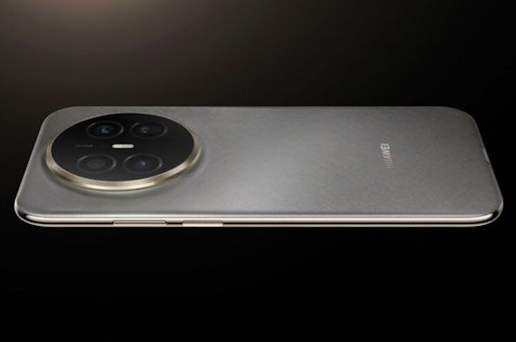 Автономность и скорость зарядки. HUAWEI чуть толще, но зато у него более емкая батарея. Изображение: Gizbot. Фото.