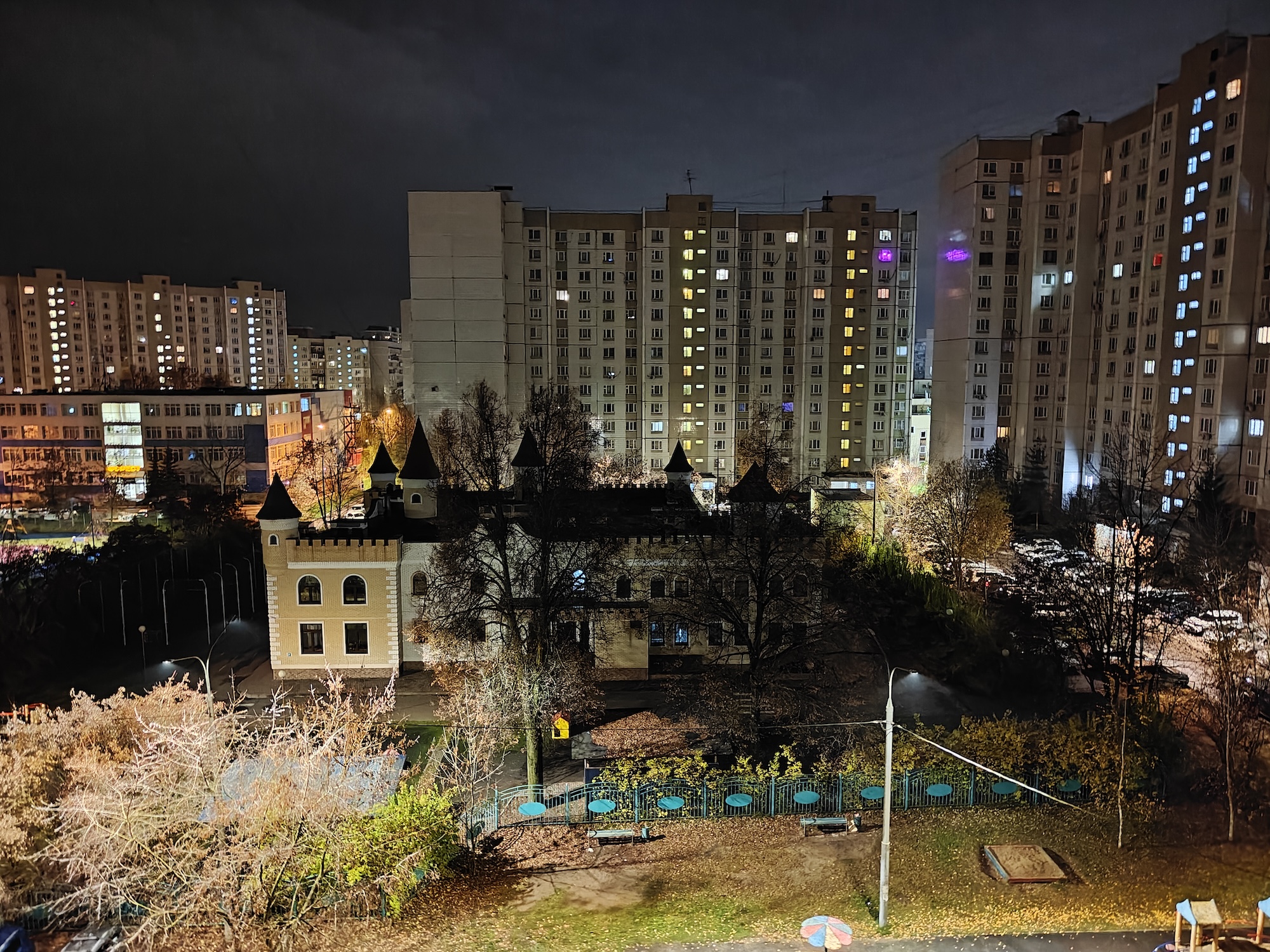 Смартфон с большой батареей, который не боится солнца: обзор realme 15 Pro. Как снимает realme 15 Pro. Фото.