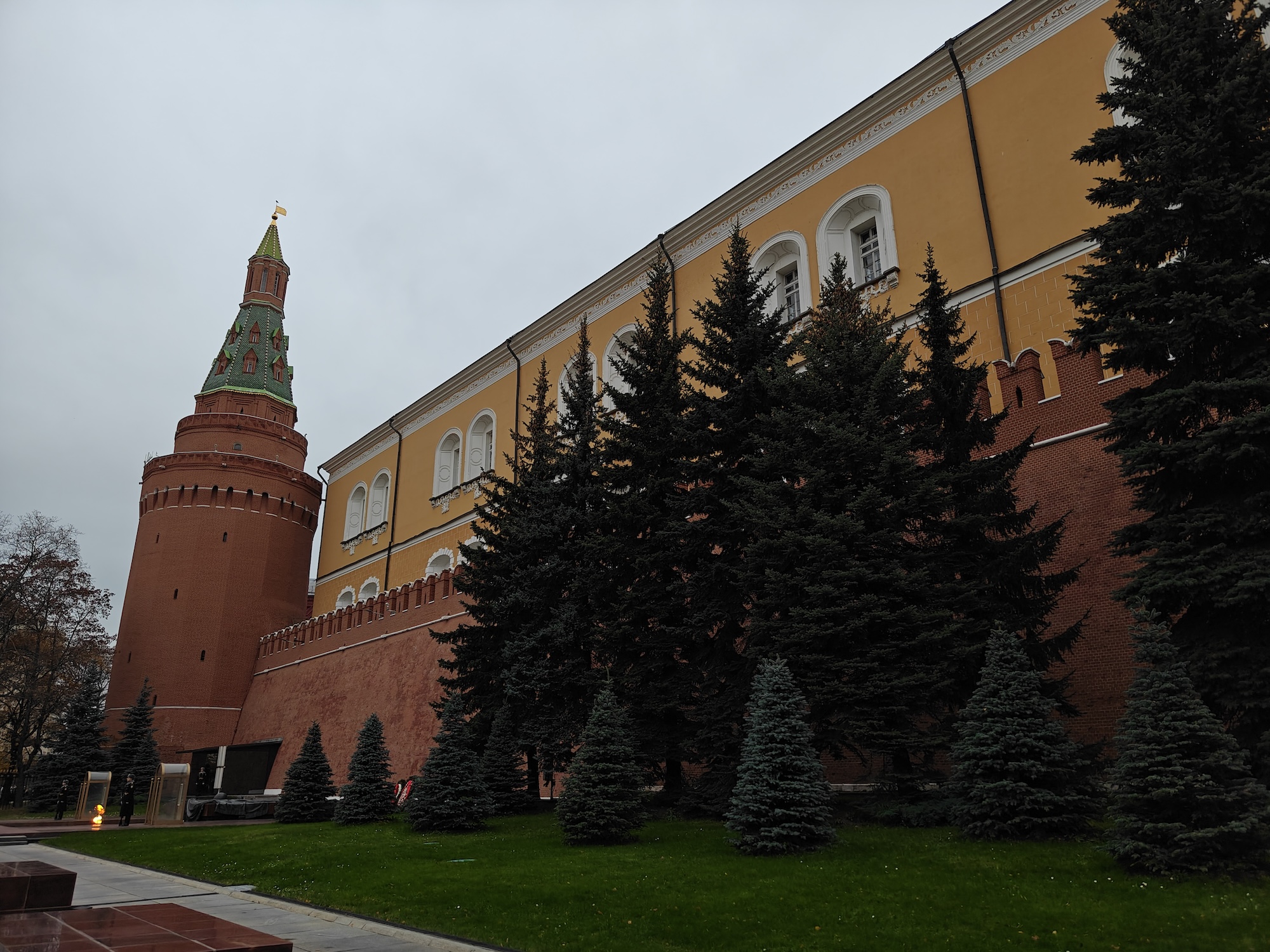 Смартфон с большой батареей, который не боится солнца: обзор realme 15 Pro. Как снимает realme 15 Pro. Фото.