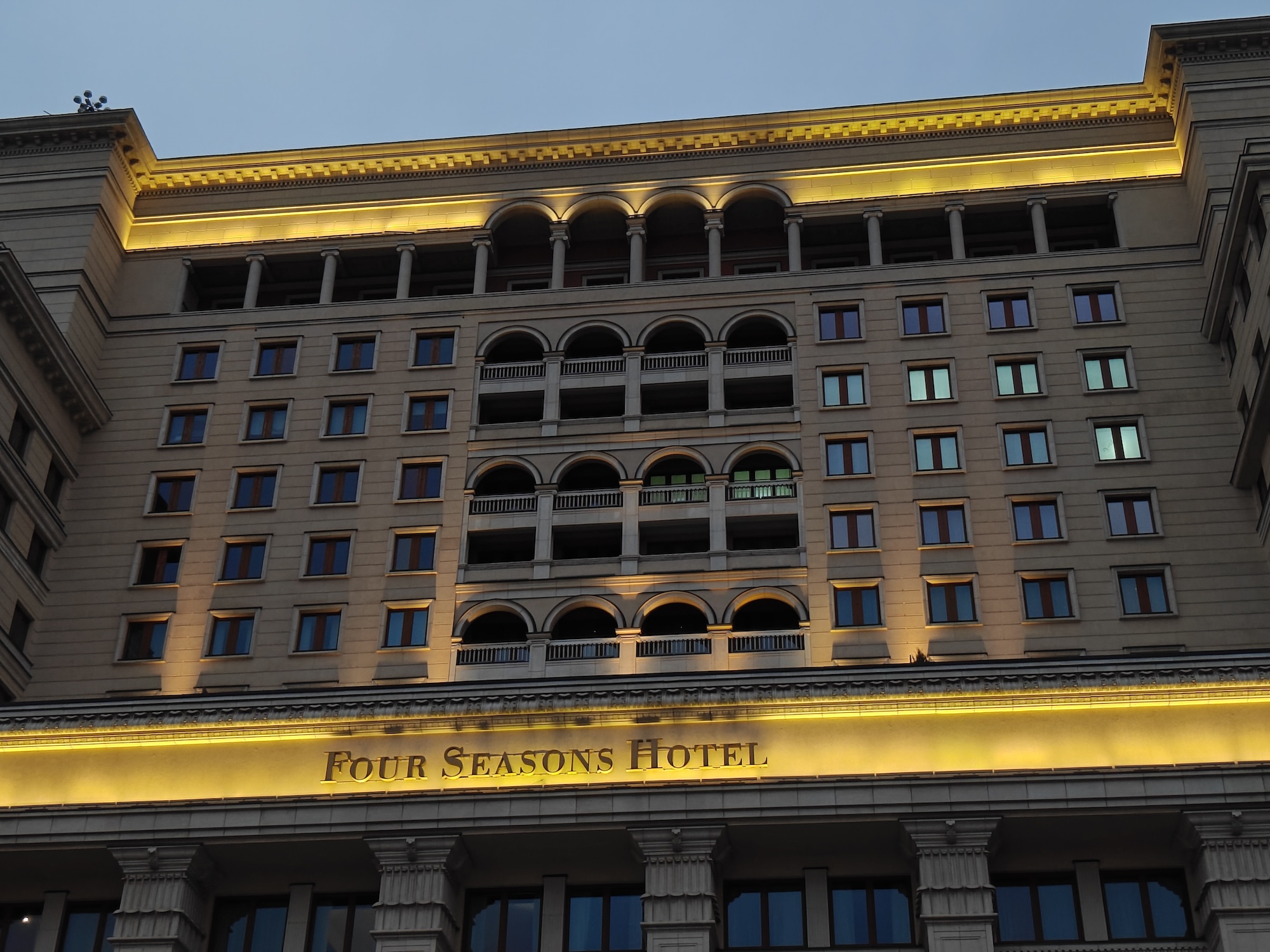 Смартфон с большой батареей, который не боится солнца: обзор realme 15 Pro. Как снимает realme 15 Pro. Фото.