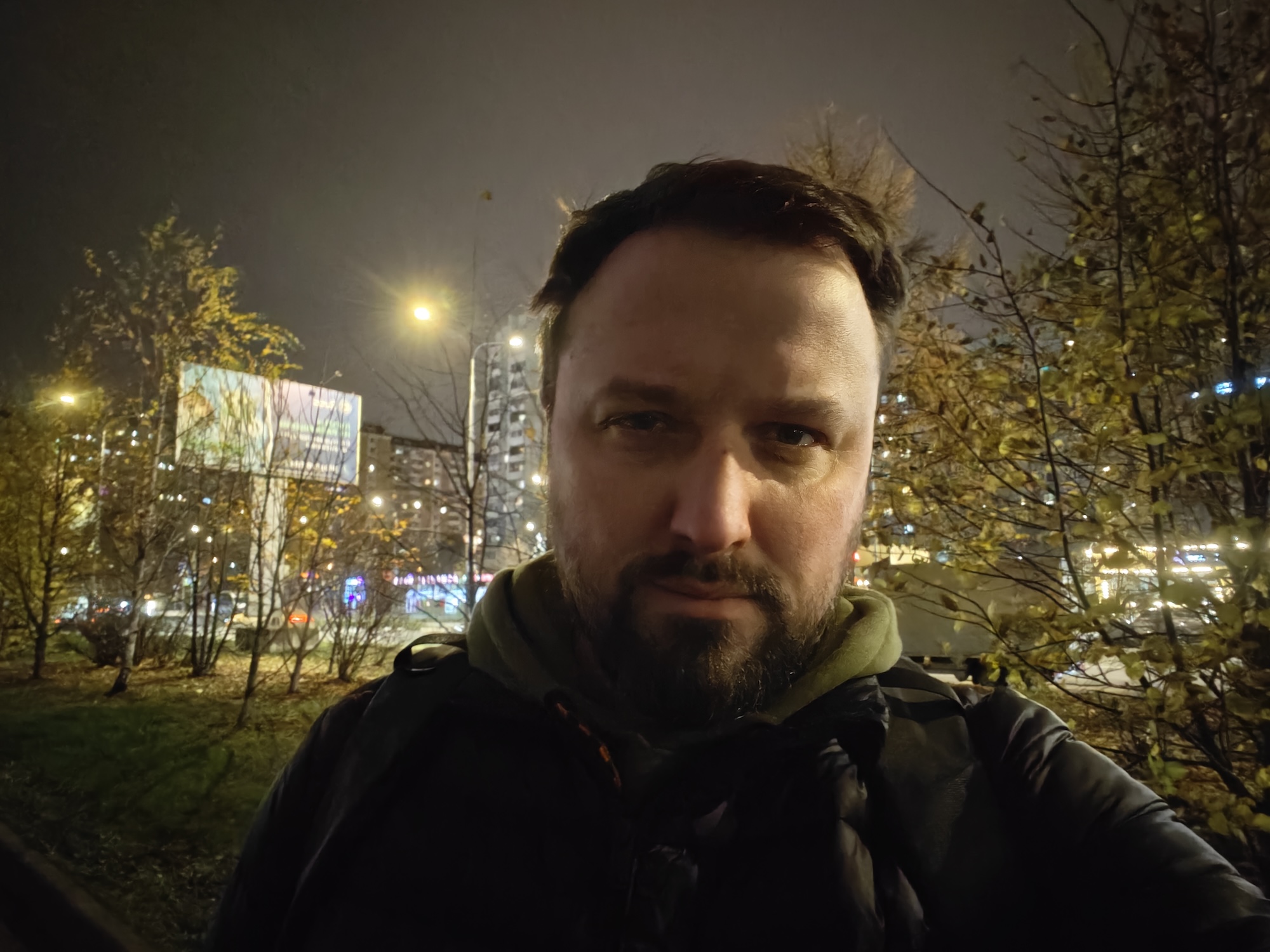 Как снимает realme 15 Pro. В темноте камере не хватает светосилы. Фото.