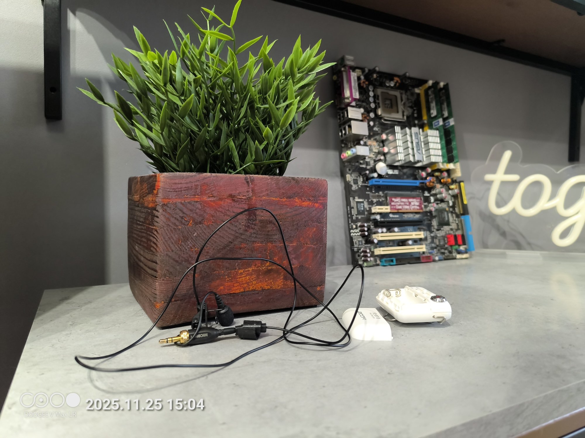 Дикий смартфон с лазерным дальномером и фонарем для кемпинга. Обзор Doogee V Max LR. Как снимает Doogee V Max LR. Дикий смартфон с лазерным дальномером и фонарем для кемпинга. Обзор Doogee V Max LR. Как снимает Doogee V Max LR. Фото.