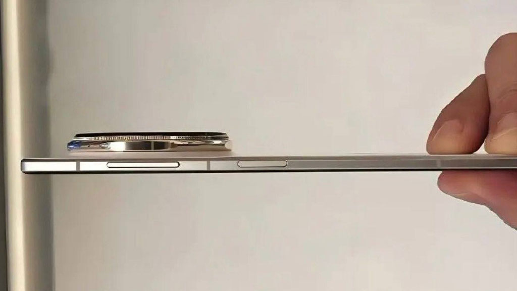 Зачем компании выпускают тонкие смартфоны. Так он тонкий или нет? Сложно понять. Изображение: huaweicentral.com. Фото.