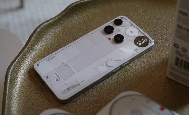Nothing Phone (3) внезапно стал классным смартфоном. Он сильно подешевел и теперь стоит, как должен. Нашли крутую скидку на Nothing Phone (3). Изображение: MrMobile [Michael Fisher]. Фото.