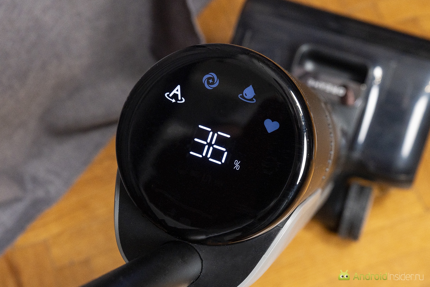 Чем пылесос Dreame лучше конкурентов. Мощность всасывания отображается на экране. Фото.