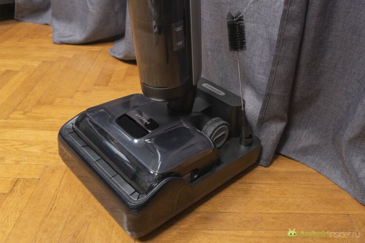 Как работает Dreame H15S. Для мойки достаточно поставить пылесос на базу и нажать кнопку. Фото.