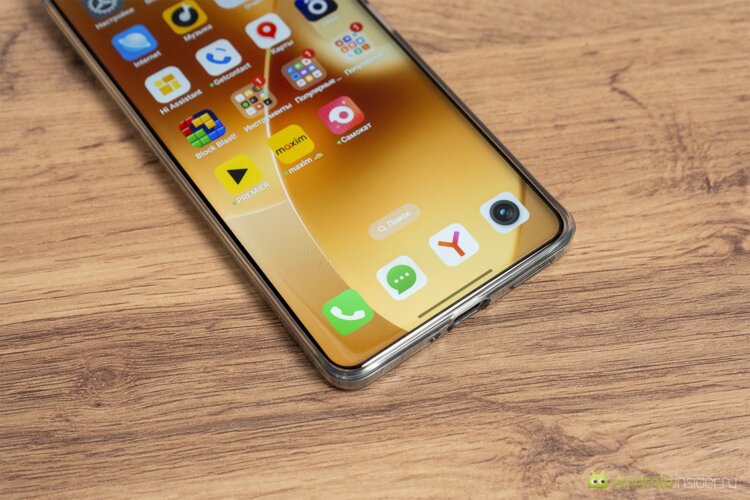 Аккумулятор и другие приятные особенности. Переднее стекло прочное, но на всякий случай прикрыто пленкой. Аккумулятор и другие приятные особенности. Переднее стекло прочное, но на всякий случай прикрыто пленкой. Фото.