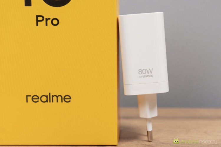 Комплект поставки. Зарядка на 80 Вт в комплекте. Комплект поставки. Зарядка на 80 Вт в комплекте. Фото.