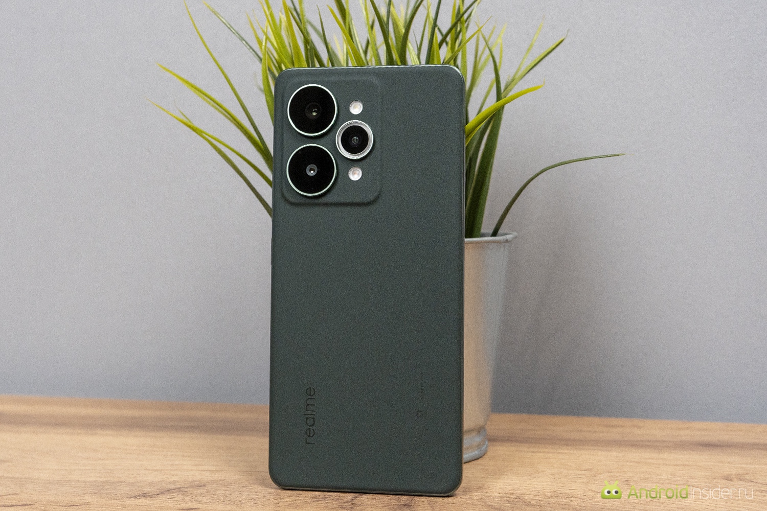 Смартфон с большой батареей, который не боится солнца: обзор realme 15 Pro