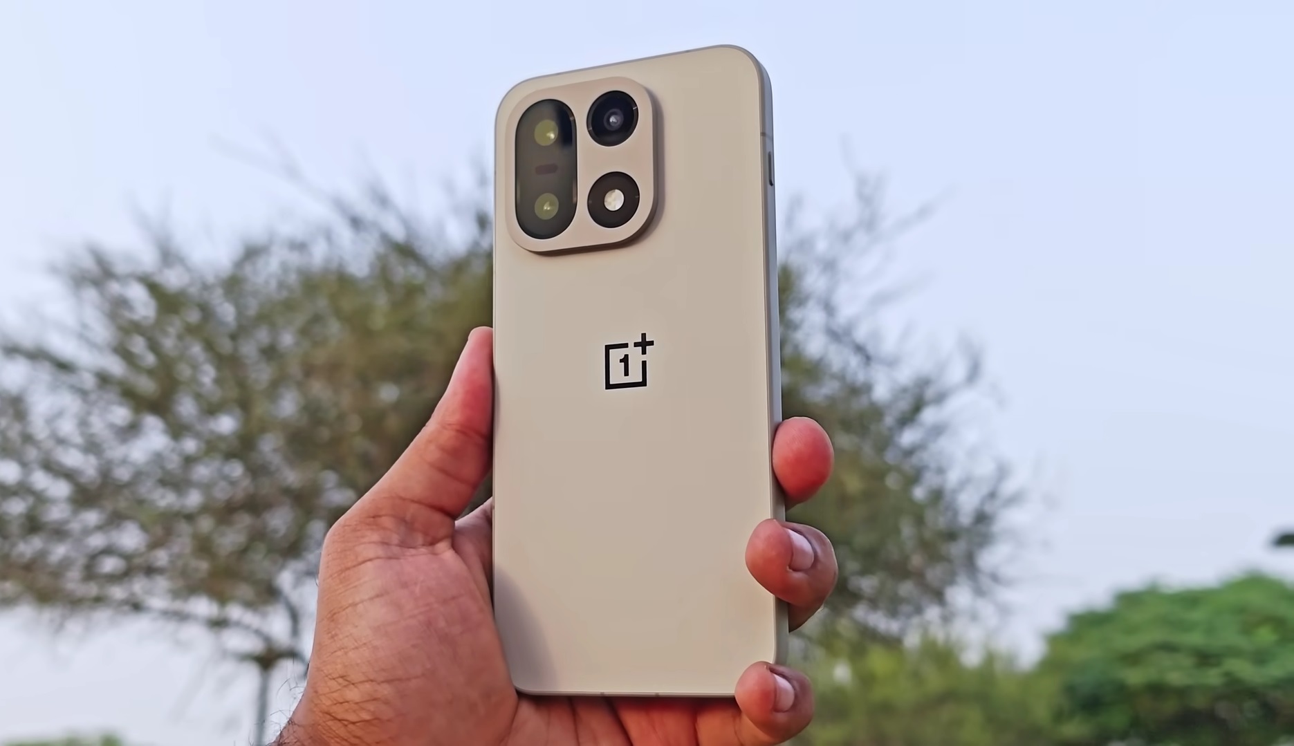 Технические характеристики и особенности батарей. OnePlus 15 работает дольше всех. Технические характеристики и особенности батарей. OnePlus 15 работает дольше всех. Фото.