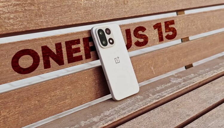 Первые обзоры OnePlus 15: стоит ли покупать новый смартфон после OnePlus 13. OnePlus 15 в новом песочном цвете. Изображение: C4ETech English. Первые обзоры OnePlus 15: стоит ли покупать новый смартфон после OnePlus 13. OnePlus 15 в новом песочном цвете. Изображение: C4ETech English. Фото.