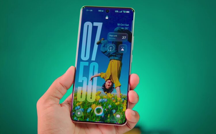 Что нового в realme UI 7.0. Так выглядит экран блокировки realme UI 7.0. Изображение: TechVishal VSB. Фото.