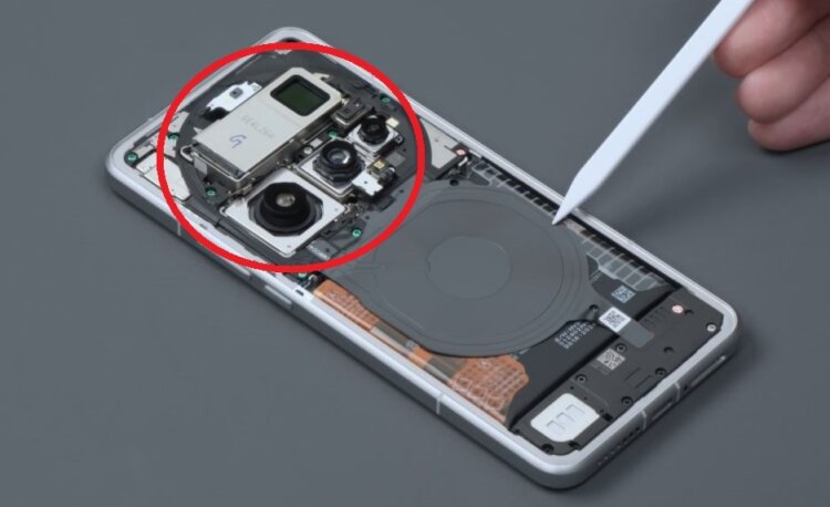 Почему у смартфона круглая камера сзади. Большие камеры «светофором» не поставишь. Изображение: WekiHome. Почему у смартфона круглая камера сзади. Большие камеры «светофором» не поставишь. Изображение: WekiHome. Фото.