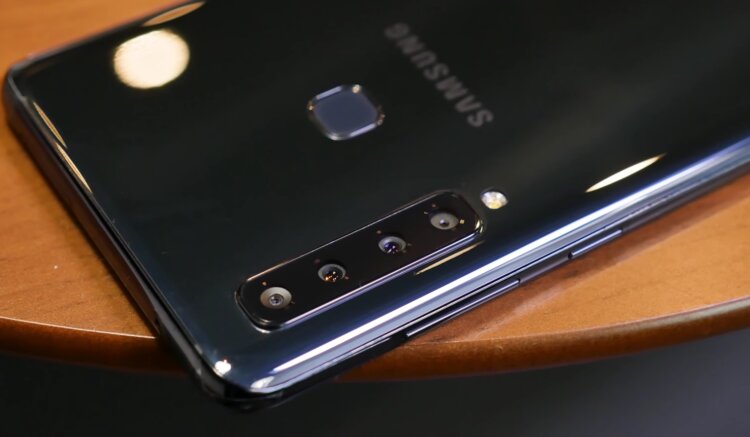 Почему у смартфона круглая камера сзади. Сначала был «светофор». Изображение: TECH360.TV. Почему у смартфона круглая камера сзади. Сначала был «светофор». Изображение: TECH360.TV. Фото.