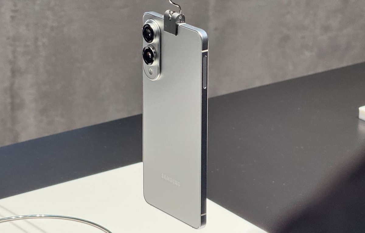 Сравнение дисплеев тонких флагманов. Тонкий смартфон не помеху хорошему экрану. Чему угодно помеха, но не экрану. Изображение: InfoCity. Фото.