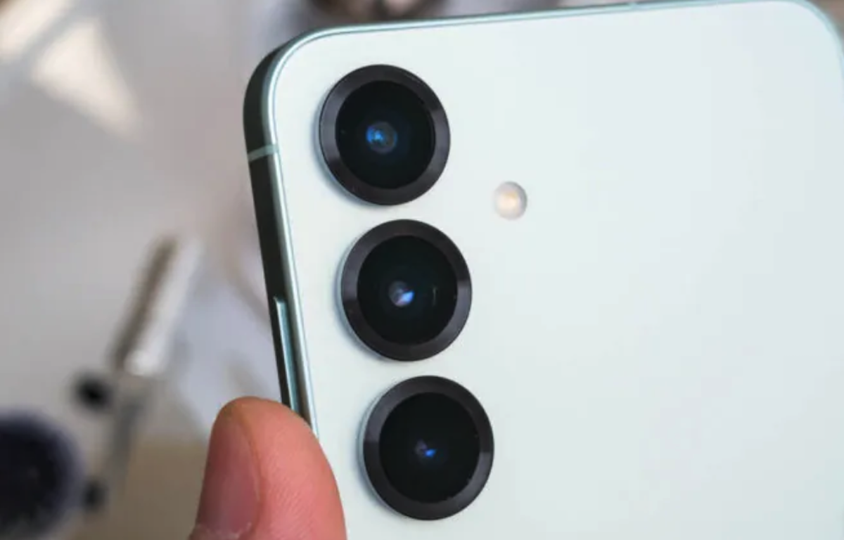 Обновленный дизайн Galaxy S26. Хотя бы дизайн камеры поменяйте. Изображение: androidauthority. Фото.