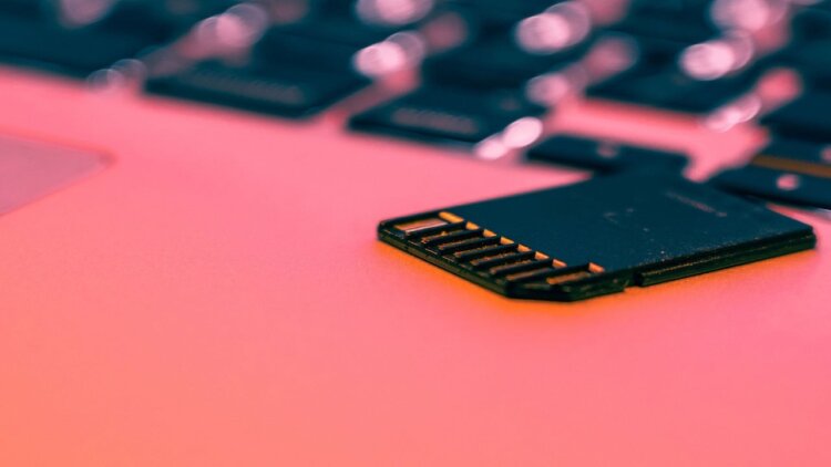 В Xiaomi посоветовали скорее закупаться смартфонами. Что рассказал президент компании? Всему виной искусственный интеллект. Изображение: phoneworld.com.pk. В Xiaomi посоветовали скорее закупаться смартфонами. Что рассказал президент компании? Всему виной искусственный интеллект. Изображение: phoneworld.com.pk. Фото.