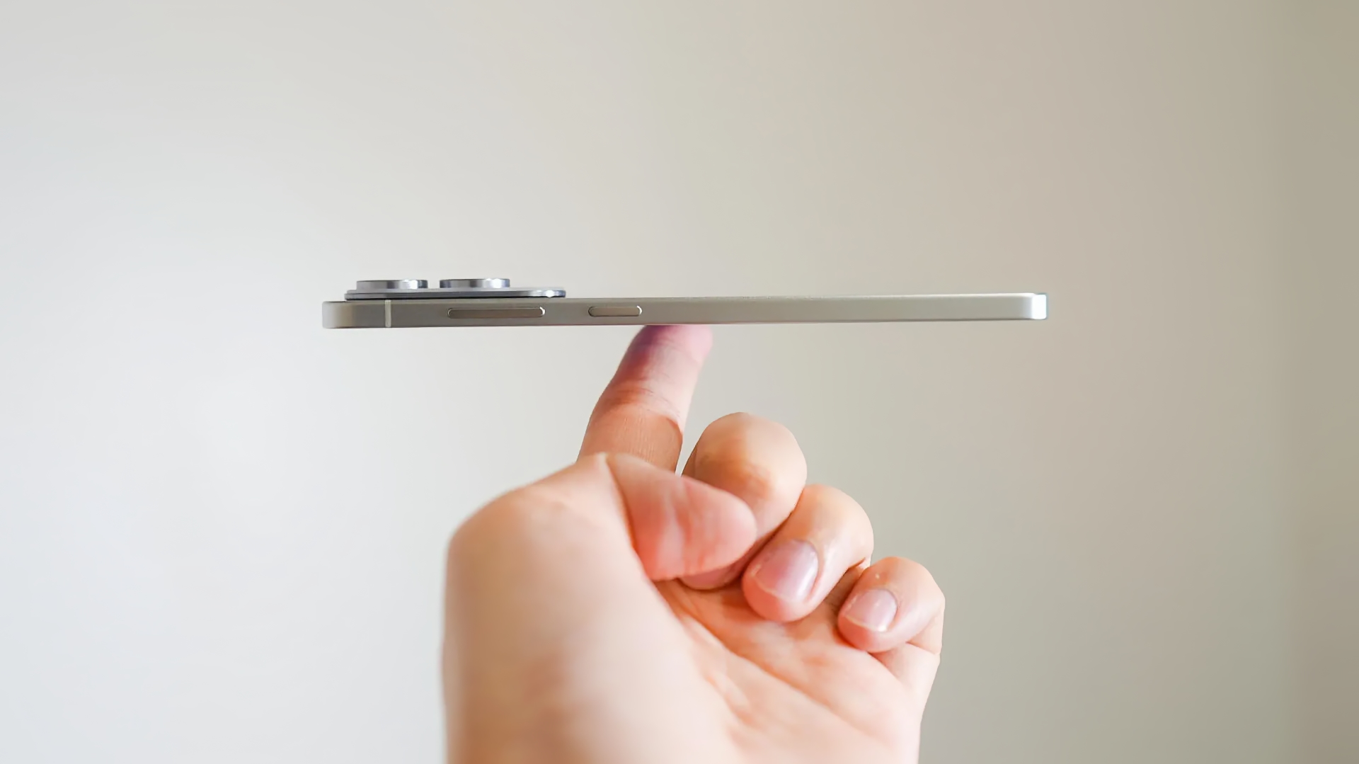 Почему тонкие смартфоны оказались никому не нужны: результаты опроса и реальный опыт пользователей