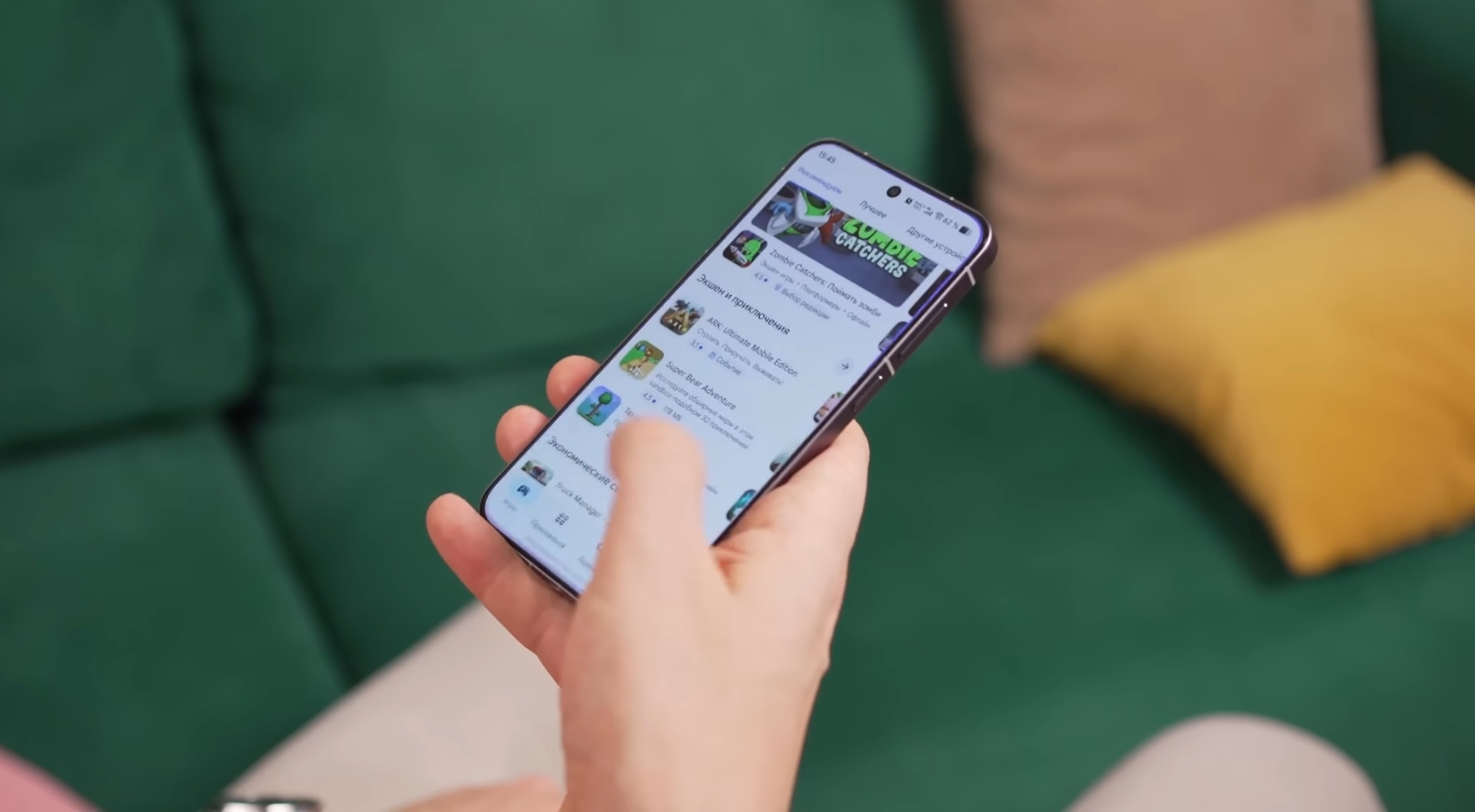 Рынок компактных смартфонов. Рамки экрана нового смартфона стали полностью симметричными. Фото.