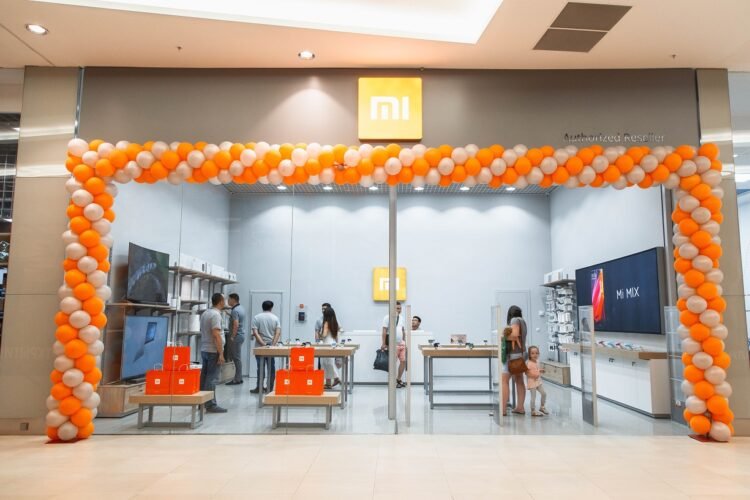 Популярность Xiaomi в России и Китае. Xiaomi в Китае все равно популярнее. Изображение: mi.com. Фото.