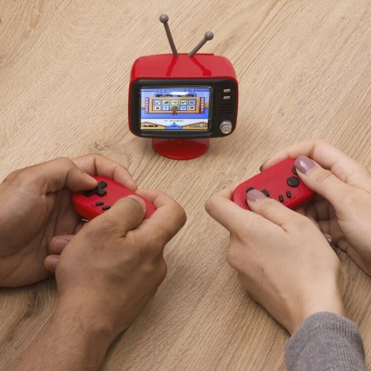 Ретро-приставка с мини-телевизором. Интересная реализация ретро-приставки. Фото.