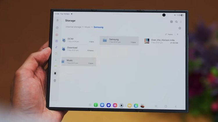 Смартфон или планшет — что лучше. Операционка доработана специально под Trifold и теперь напоминает компьютер. Фото: gizmochina.com. Фото.