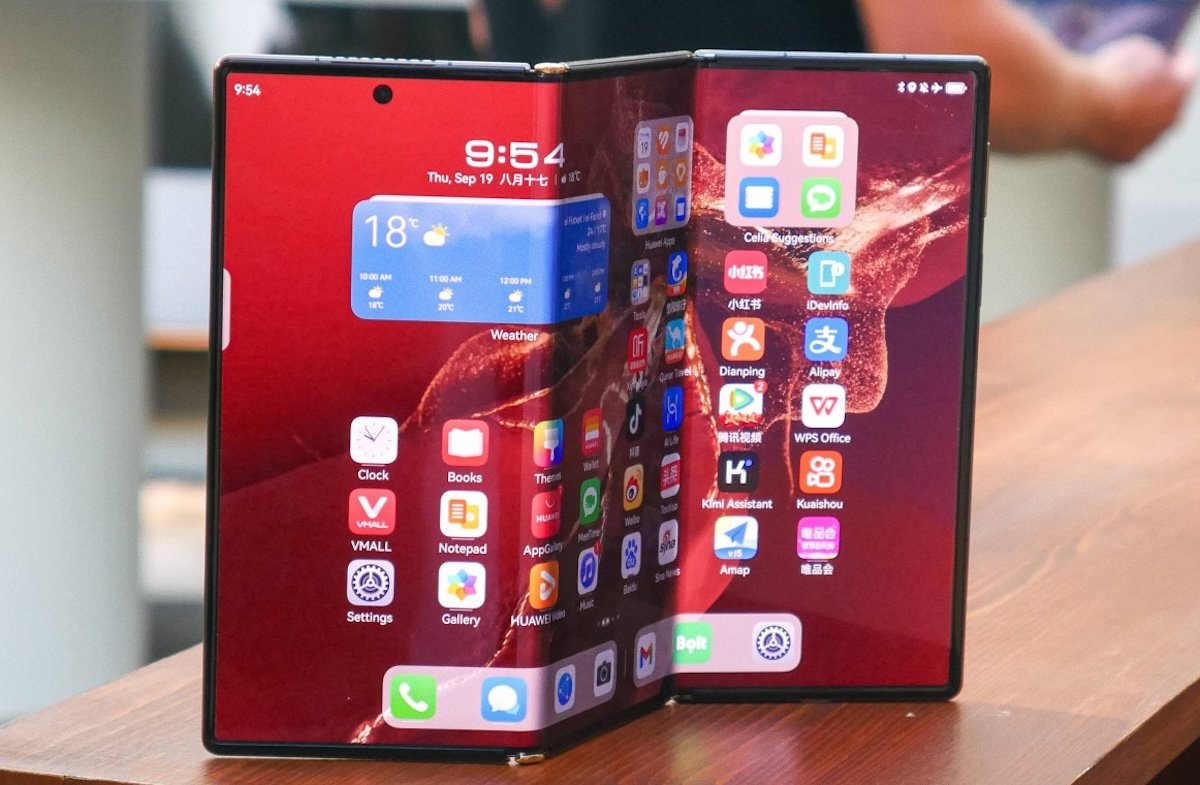 Чем Samsung Galaxy Z TriFold отличается от Huawei Mate XTs Чем Samsung Galaxy Z TriFold отличается от Huawei Mate XTs