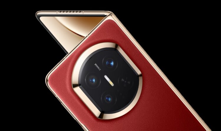 HUAWEI выпустила глобальную версию складного Mate X7, и смартфон стал круче, чем в Китае. Новый складной смартфон приехал в Европу. Изображение: HUAWEI. HUAWEI выпустила глобальную версию складного Mate X7, и смартфон стал круче, чем в Китае. Новый складной смартфон приехал в Европу. Изображение: HUAWEI. Фото.