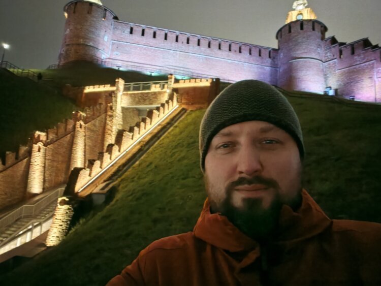 Примеры работы фронтальной камеры. Почти в полной темнте. Фото.