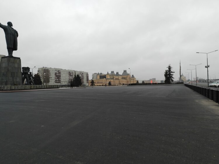 Мощный телеобъектив. 1х. Фото.