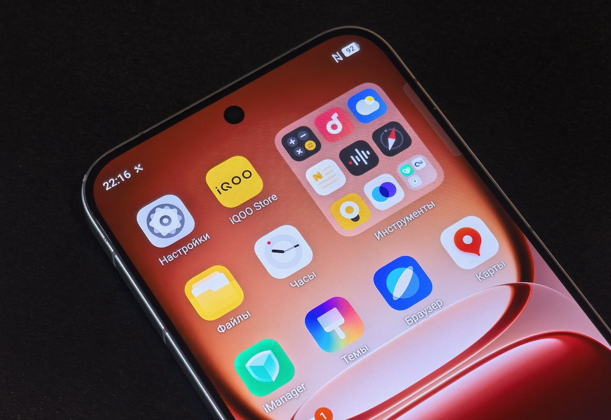 Яркий экран без поляризационного слоя. Рамки экрана тонкие. Яркий экран без поляризационного слоя. Рамки экрана тонкие. Фото.