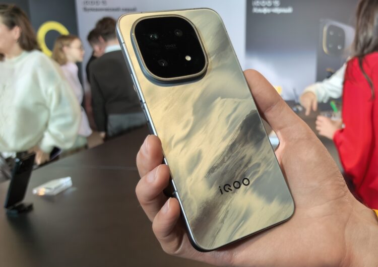 Смартфон с батареей на 7000 мАч. Такой задник интереснее, чем обычный черный. Смартфон с батареей на 7000 мАч. Такой задник интереснее, чем обычный черный. Фото.