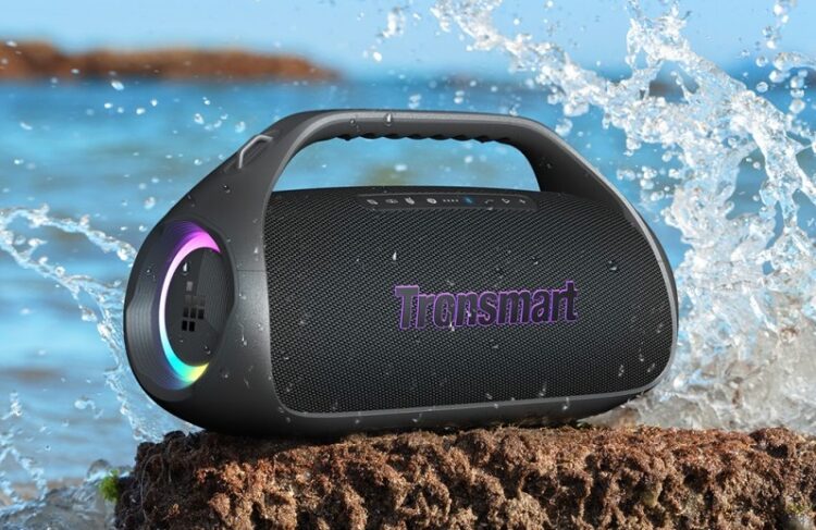 Мощная колонка Tronsmart. Мощная беспроводная колонка с влагозащитой. Изображение: Tronsmart. Фото.