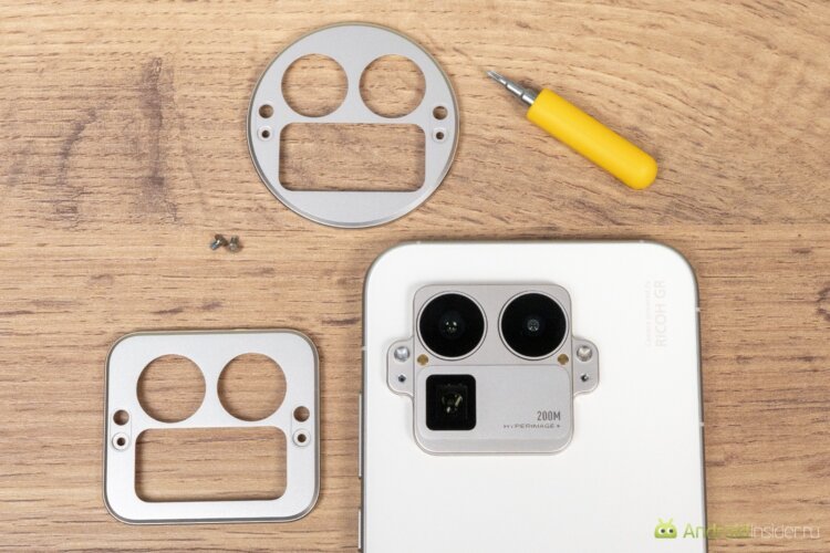 На что ещё стоит обратить внимание при покупке realme GT 8 Pro. Просто откручиваете два винтика и меняете модуль. На что ещё стоит обратить внимание при покупке realme GT 8 Pro. Просто откручиваете два винтика и меняете модуль. Фото.