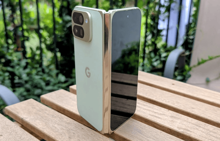 Google Pixel 10 Pro Fold: недорогая раскладушка. Многие уверены, что именно Pixel лучше в этой паре. Изображение: Computerworld. Фото.