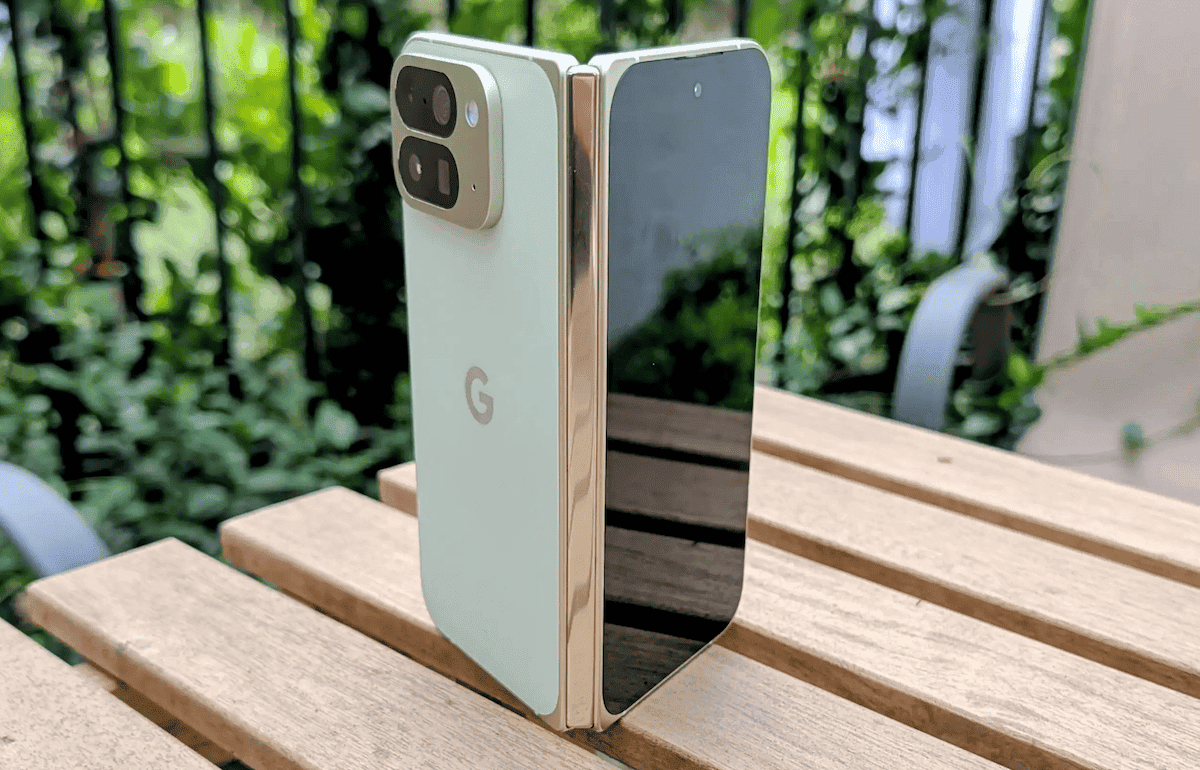 Google Pixel 10 Pro Fold: недорогая раскладушка. Многие уверены, что именно Pixel лучше в этой паре. Изображение: Computerworld. Фото.