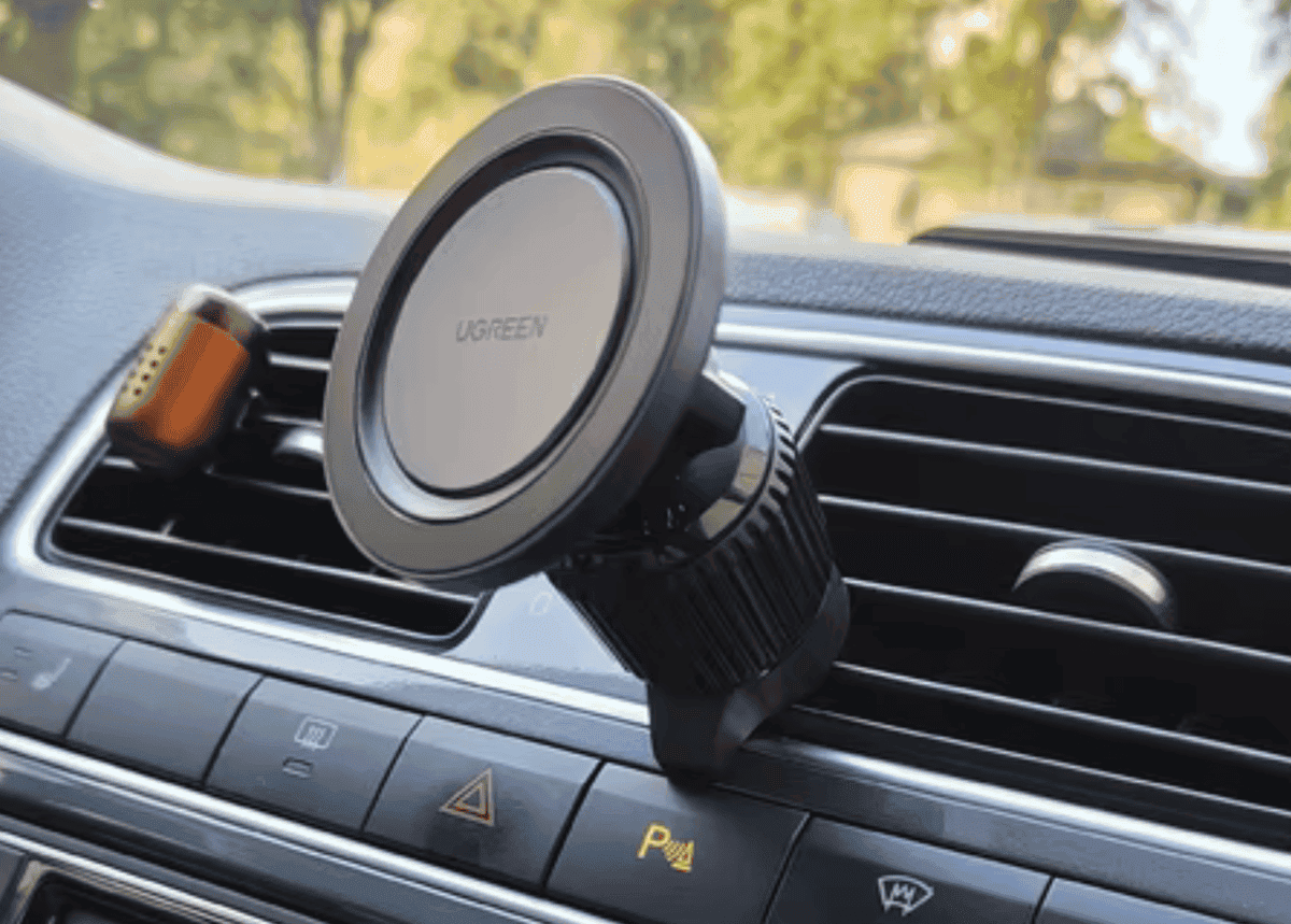 Магнитный автомобильный держатель для телефона. Изображение: AliExpress. Фото.