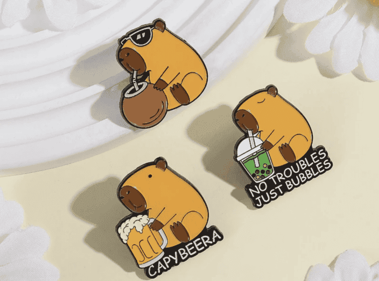 Милая капибара с кружкой пива. Изображение: AliExpress. Фото.