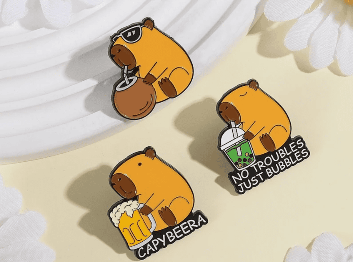 Милая капибара с кружкой пива. Изображение: AliExpress. Фото.