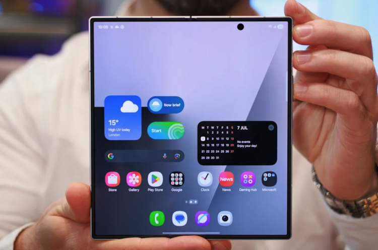 Samsung Galaxy Z Fold 7: cамый популярный складной смартфон. Для многих именно One UI станет главным стимулом к покупке этого смартфона. Изображение: DGL.RU. Samsung Galaxy Z Fold 7: cамый популярный складной смартфон. Для многих именно One UI станет главным стимулом к покупке этого смартфона. Изображение: DGL.RU. Фото.