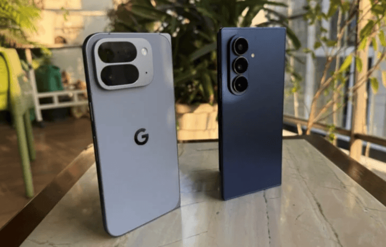 Samsung Galaxy Z Fold 7 или Google Pixel 10 Pro Fold: сравнение складных флагманов. Эти два телефона объединяет только форм-фактор. Изображение: androidauthority. Фото.