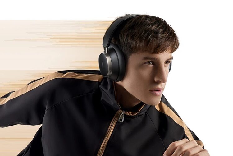 Полноразмерные наушники UGREEN Studio Pro. Крутые наушники с отличным звуком. Фото.