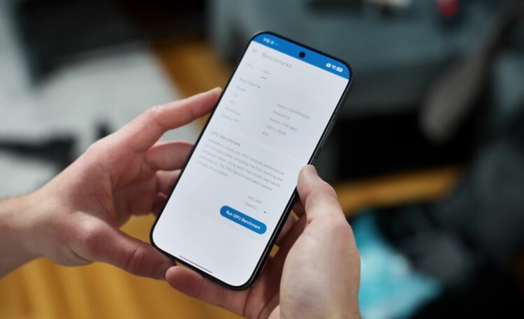 Ожидаемые характеристики Xiaomi 17 Plus. У нового смартфона будет большой экран с симметричными рамками. Изображение: TechUtopia. Фото.