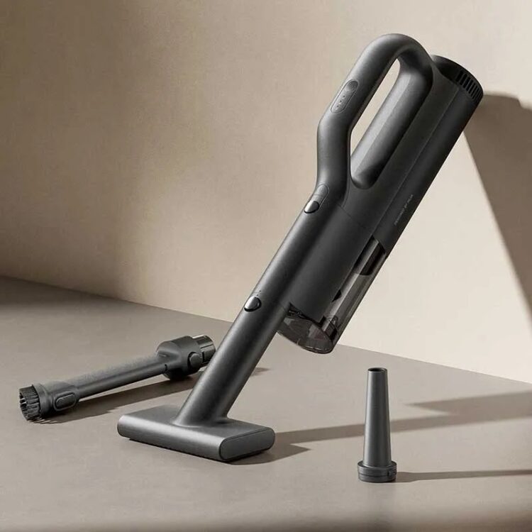 Портативный беспроводной пылесос. Лучший помощник для чистки мебели. Фото.