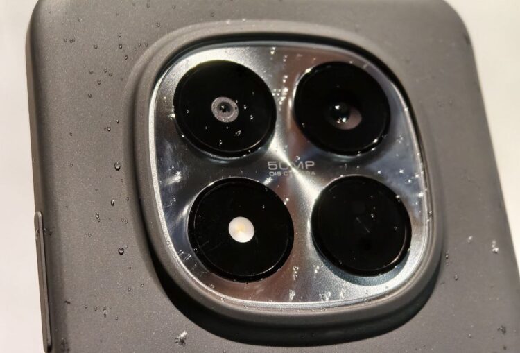 Почему запотевает камера телефона. Запотевание быстро проходит, и его можно не заметить. Фото.