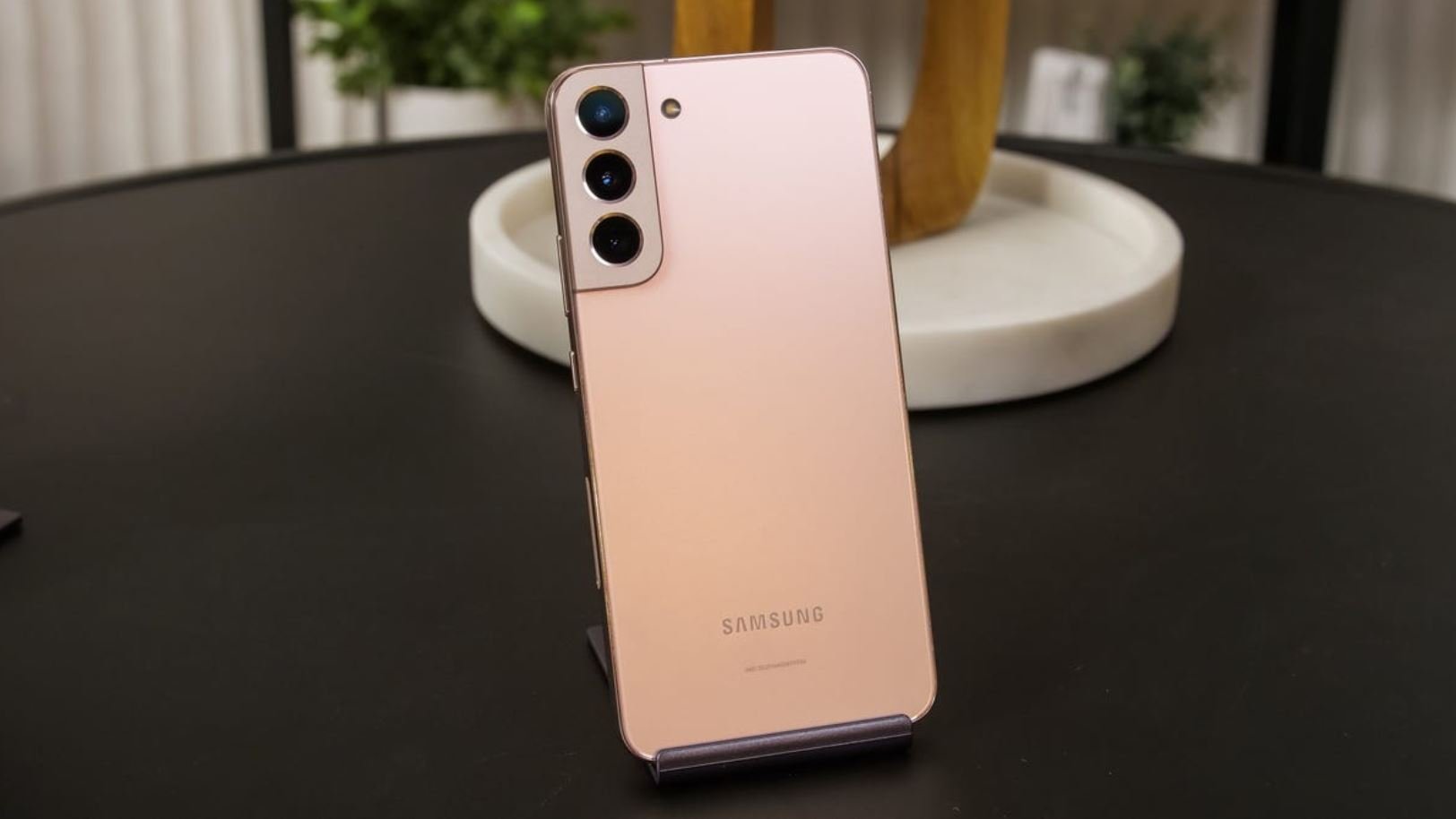 Какие смартфоны Samsung не получат Android 17. Galaxy S22 переходит на получение обновлений безопасности. Фото: cnet.com. Какие смартфоны Samsung не получат Android 17. Galaxy S22 переходит на получение обновлений безопасности. Фото: cnet.com. Фото.