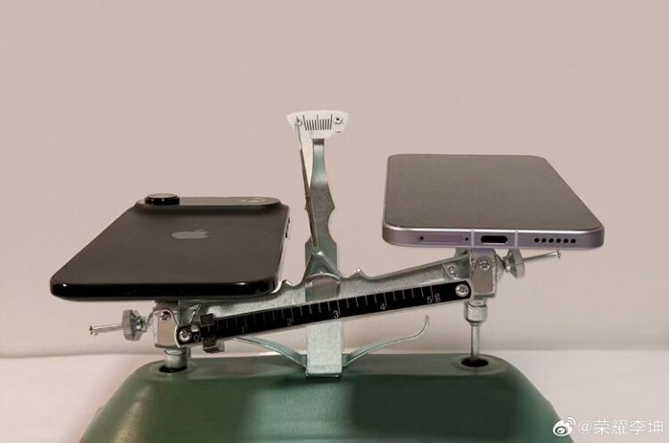 HONOR создала смартфон, который не должен существовать. Он бьет все рекорды iPhone Air. Смартфон легче «яблочного». Это подтвердили в самой компании, так что характеристикам верим. Изображение: ithome.com. HONOR создала смартфон, который не должен существовать. Он бьет все рекорды iPhone Air. Смартфон легче «яблочного». Это подтвердили в самой компании, так что характеристикам верим. Изображение: ithome.com. Фото.