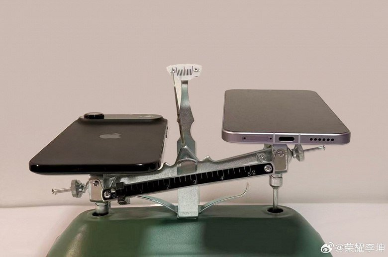 HONOR создала смартфон, который не должен существовать. Он бьет все рекорды iPhone Air. Смартфон легче «яблочного». Это подтвердили в самой компании, так что характеристикам верим. Изображение: ithome.com. Фото.