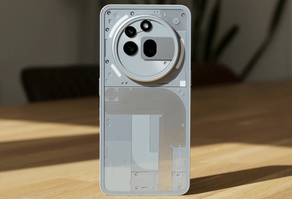 Nothing Phone 3a Pro — уникальный дизайн и современные технологии. Ну красив же. Изображение: The Guardian. Фото.