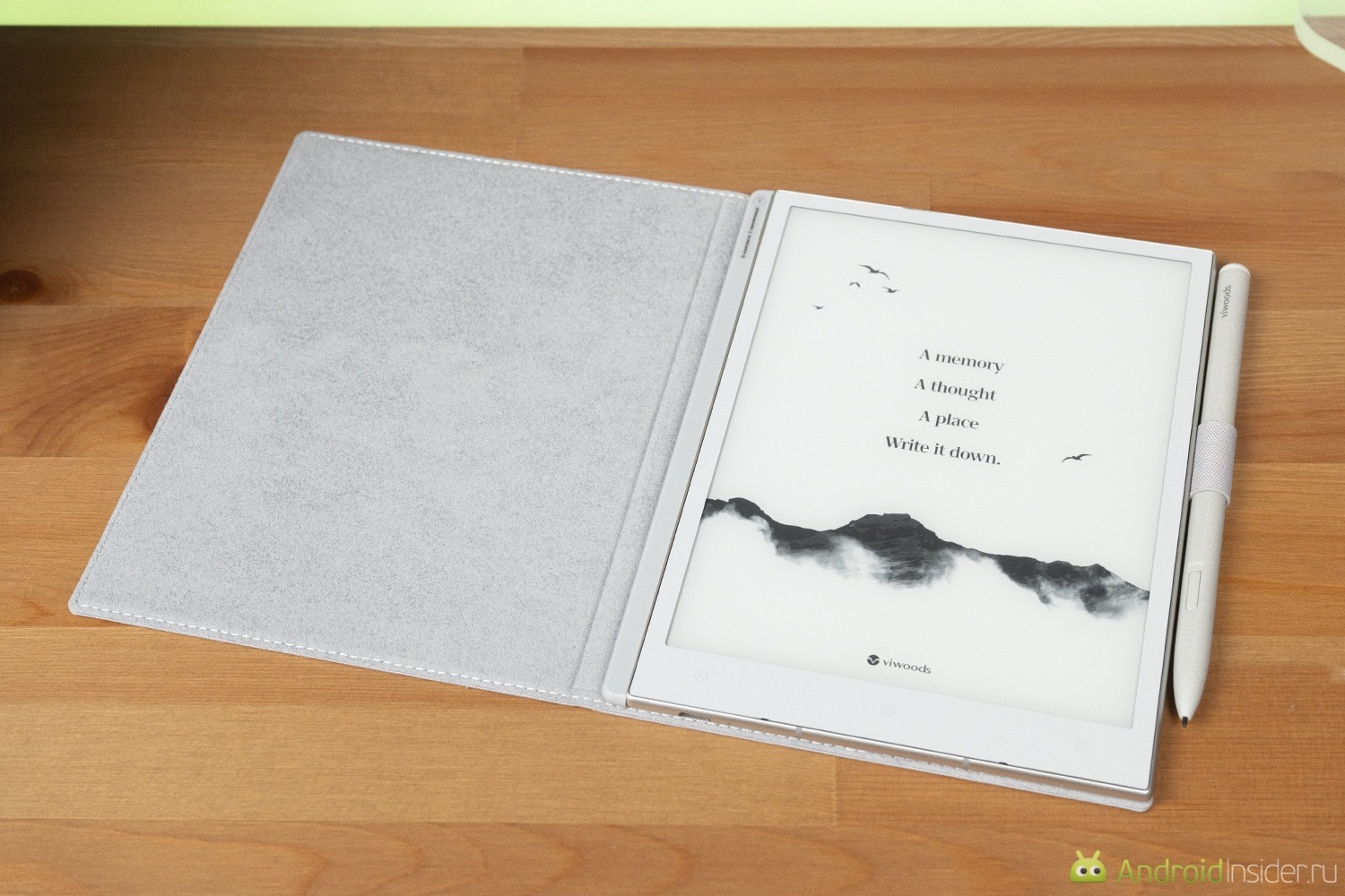 Производительность ридера с E-Ink экраном. Когда гаджет заблокирован, он выглядит так. Производительность ридера с E-Ink экраном. Когда гаджет заблокирован, он выглядит так. Фото.